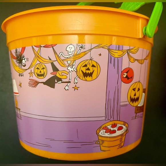 2 Collectible “It’s the Great Pumpkin, Charlie Brown” McDonalds Candy Buckets - Picture 8 of 10